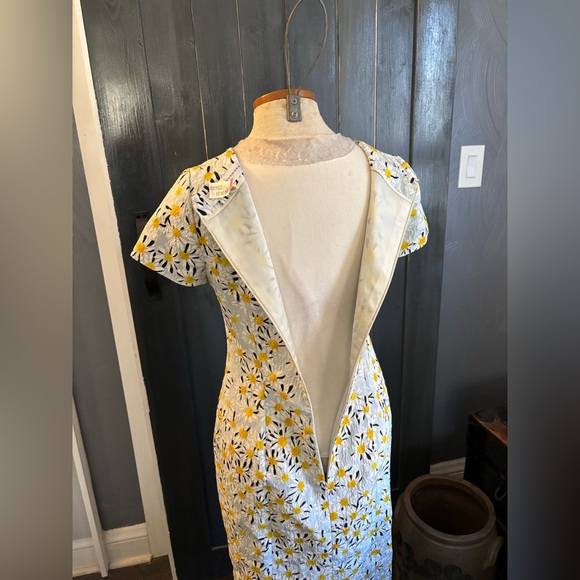 Carolina Herrera Yellow //White DAISY Floral Midi Dress sz 6 - Picture 10 of 14